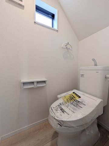 明石市大久保町谷八木新築戸建３号棟のトイレ