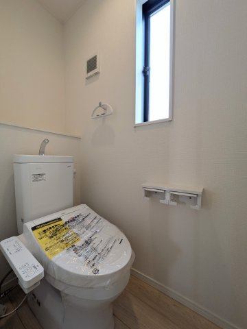 明石市大久保町谷八木新築戸建３号棟のトイレ