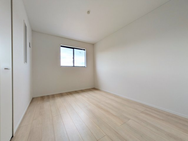 明石市大久保町谷八木新築戸建３号棟の洋室