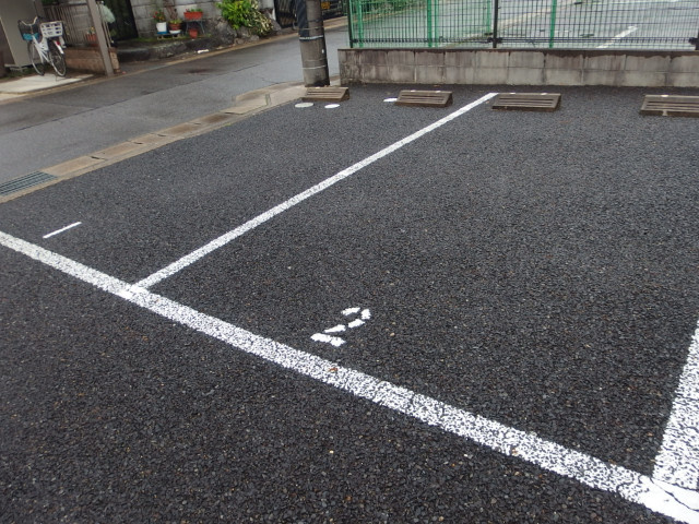 レオパレスレユール大和　の駐車場