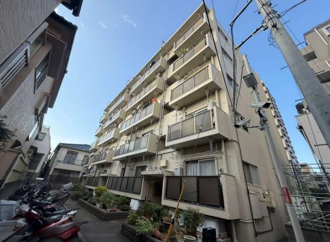 【外観】 | 三田常盤台第一コーポ | 洗練された印象の外観で訪れる人の記憶にも残るスタイリッシュな邸宅。