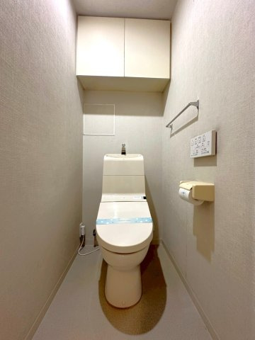 石神井公園ピアレスＡ棟　西武池袋線　石神井公園のトイレ|清潔さと快適さが共存するトイレ。デザインと機能が調和し、リラックスを提供する素敵な空間を演出します。