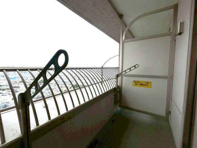 石神井公園ピアレスＡ棟　西武池袋線　石神井公園のバルコニー|高層階ならではの開放的な眺望が楽しめます。心地よい風も感じられるバルコニー。