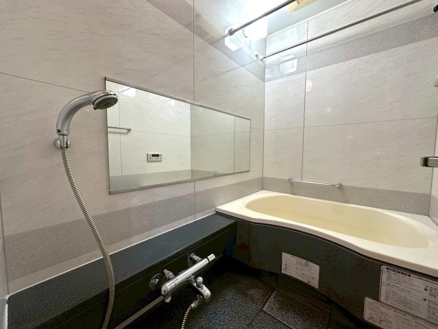 石神井公園ピアレスＡ棟　西武池袋線　石神井公園の浴室|1日の疲れを癒す広いバスルーム。足を伸ばしてゆっくり湯船につかることができます。