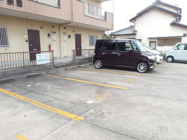 ニューマリッチ駅西の駐車場