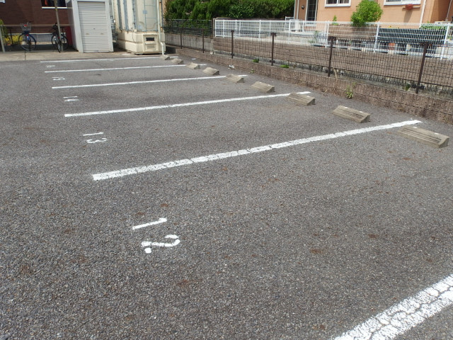 レオパレス渡Ⅰの駐車場