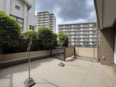 【庭】 | 朝日シティパリオ高井戸 | 26.99平方メートルの専用庭付住戸