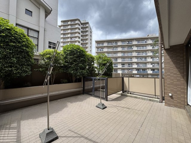 【庭】 | 朝日シティパリオ高井戸 | 26.99平方メートルの専用庭付住戸