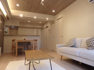 【居間・リビング】 | 朝日シティパリオ高井戸 | 大通りより１本入った閑静な住環境