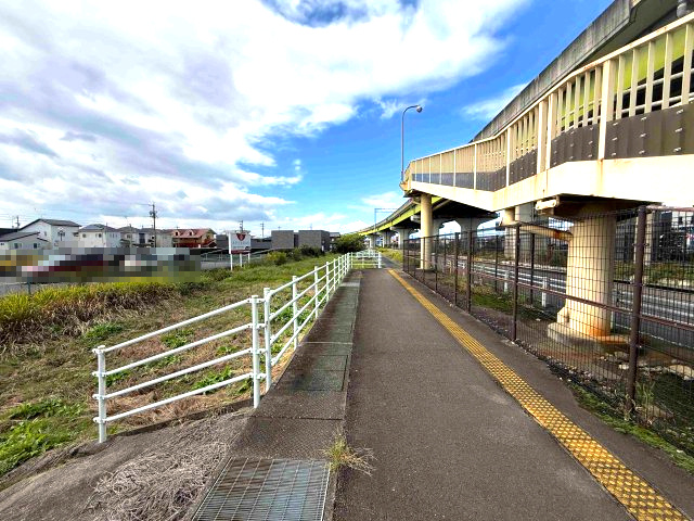 ６４６３９　岐阜市東中島土地の前面道路含む現地写真