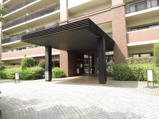 ガーデンシンフォニー新越谷のエントランス