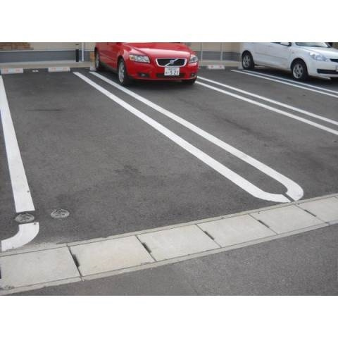 グランツシティⅡの駐車場
