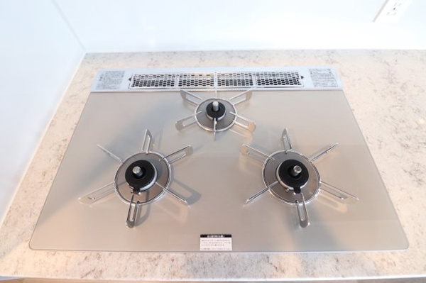 【独立洗面台】 | 【独立洗面台】おしゃれな洗面台です！三面鏡裏、カウンター下、リネン庫など収納スペース多数！