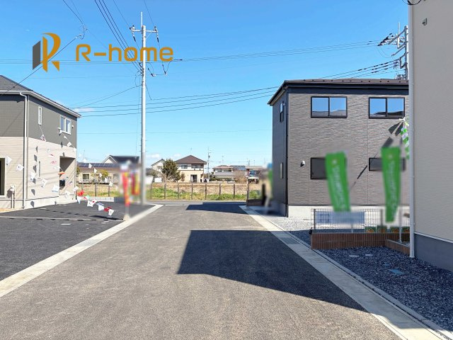 第2土浦市並木　新築戸建て　1号棟の前面道路含む現地写真|『今から見たい！』大歓迎です♪
お気軽にＲ－ｈomeまでお問い合わせください。
