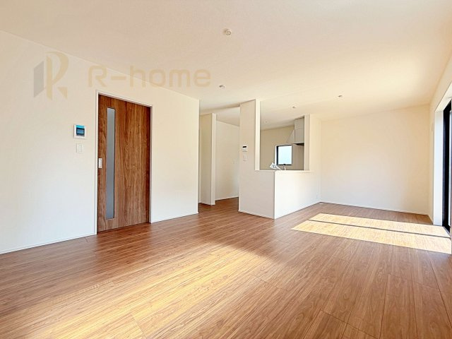 第2土浦市並木　新築戸建て　1号棟の居間・リビング|広くて明るいＬＤＫ♪ ゆったりくつろげるリビングスペースで、ご家族皆様の笑顔が溢れます。