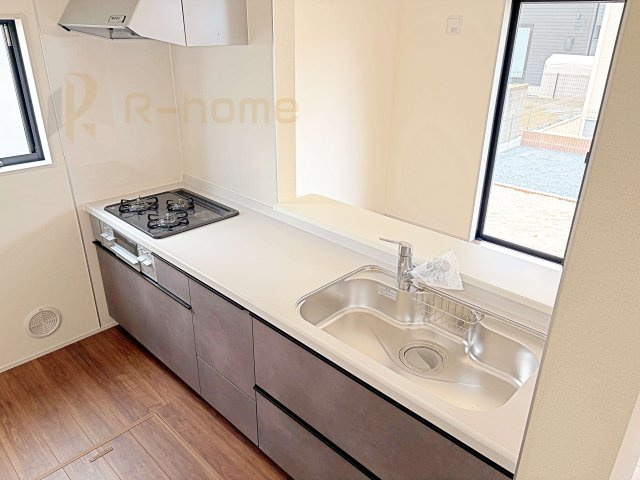 第2土浦市並木　新築戸建て　1号棟のキッチン|料理をしながら家族とコミュニケーションが取れる対面式システムキッチン。