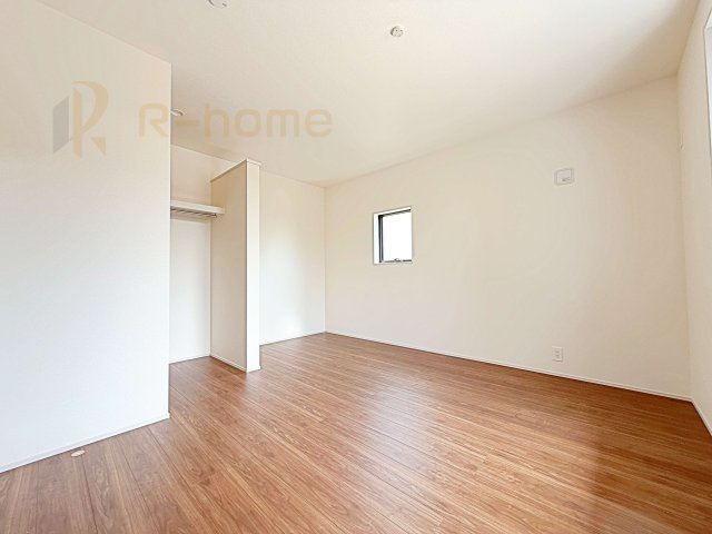 第2土浦市並木　新築戸建て　1号棟の洋室|収納便利なウォークインクローゼット付きの洋室♪
明るく風通しの良いお部屋です♪
