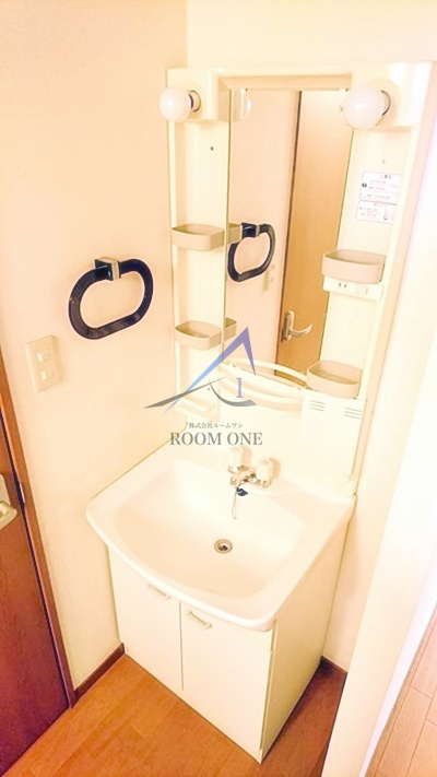 ドゥポンスの洗面所|洗面台です。