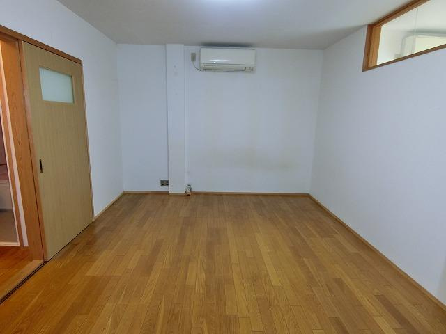 高知市本宮町　中古戸建ての居間・リビング