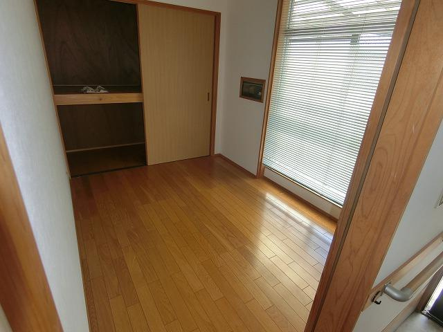 高知市本宮町　中古戸建ての洋室