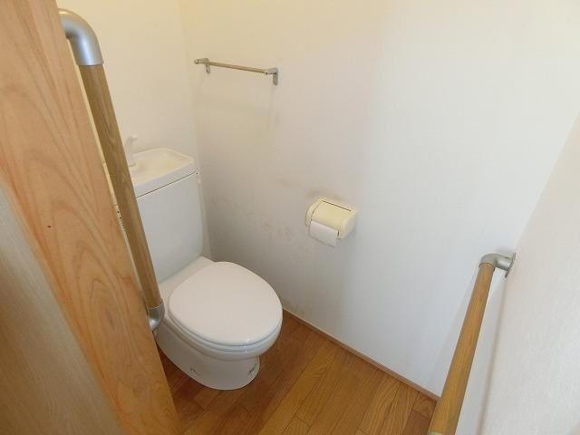 高知市本宮町　中古戸建てのトイレ