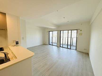 アルファライフ観音グランリバーの居間・リビング