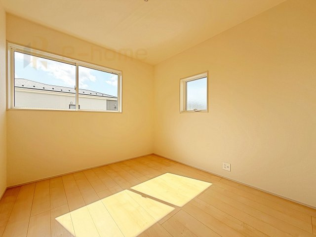 第2土浦市並木　新築戸建て　2号棟の洋室|2面窓の風通しの良い洋室です♪差し込む暖かな陽当たりで、室内がくつろげる空間に早変わりです♪