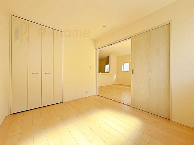第2土浦市並木　新築戸建て　2号棟の洋室|1階洋室はゲストルーム、キッズスペースとしても利用可能♪
開放してリビングと繋げればゆとりの大空間！