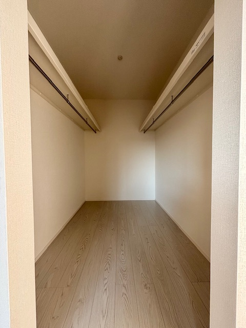 久留米市上津町4-1の収納|ウォーキングクローゼットは大容量で便利ですね♪