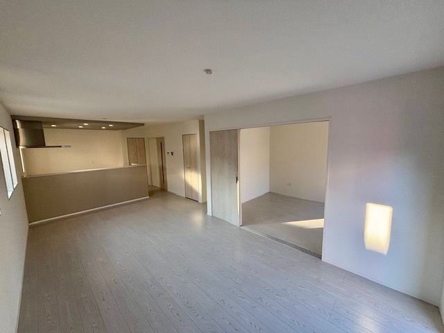 久留米市上津町4-1の居間・リビング|家族のコミュニケーションも増えるリビング階段です。「ただいま！」「おかえり！」が聞こえる明るい家庭♪