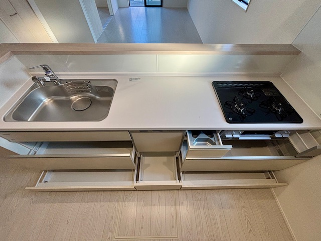 久留米市上津町4-1のキッチン| 収納たっぷりシステムキッチン