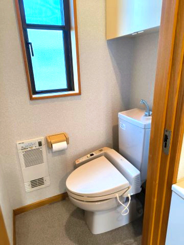 海まで7分！90坪超えの敷地　車複数台駐車可能のトイレ|トイレ