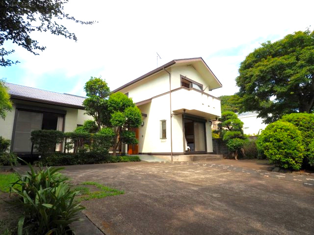 海まで7分！90坪超えの敷地　車複数台駐車可能の外観|陽当良好