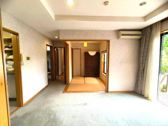 海まで7分！90坪超えの敷地　車複数台駐車可能の洋室|洋室