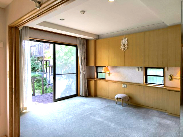 海まで7分！90坪超えの敷地　車複数台駐車可能の洋室|洋室