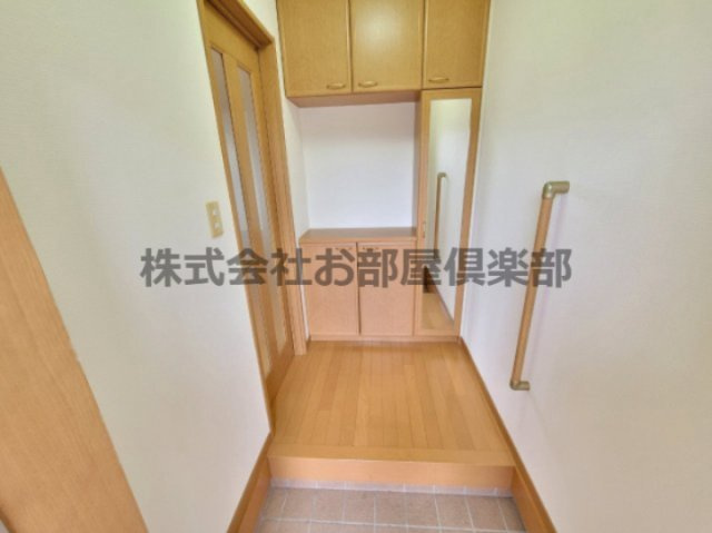 トゥインクルリトルスターの内装|明るい玄関です