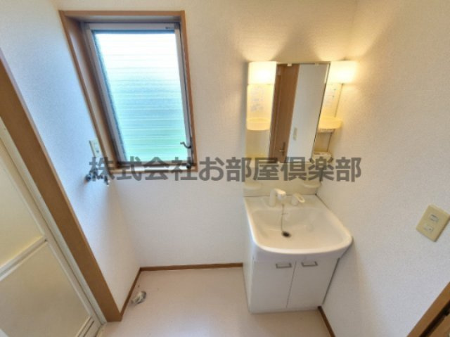 トゥインクルリトルスターの洗面所|ゆったりとスペースのある洗面所