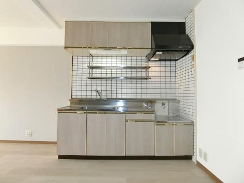 エサキ南ビルのキッチン|コンパクトなキッチンで掃除もラクラク