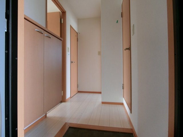 セジュール小森野の玄関|明るい玄関です