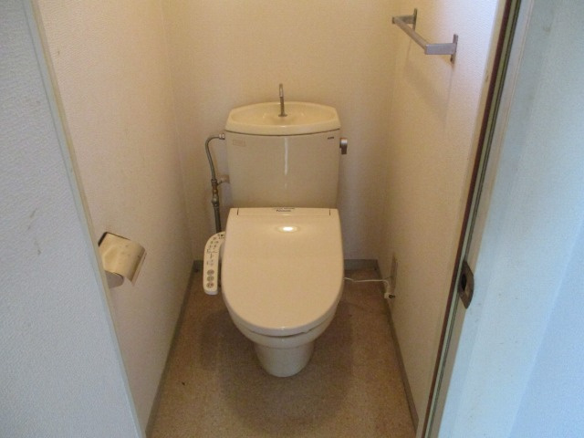 セジュール大善寺 B棟のトイレ|落ち着いた色調のトイレです