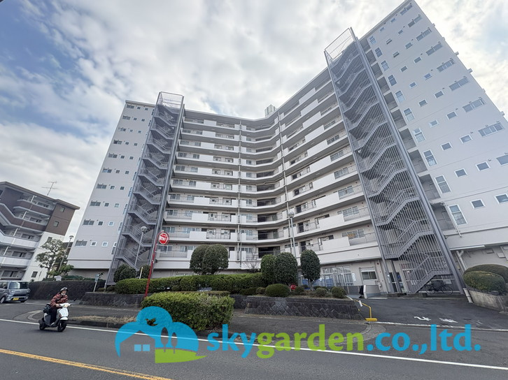 六会駅前高層住宅の外観