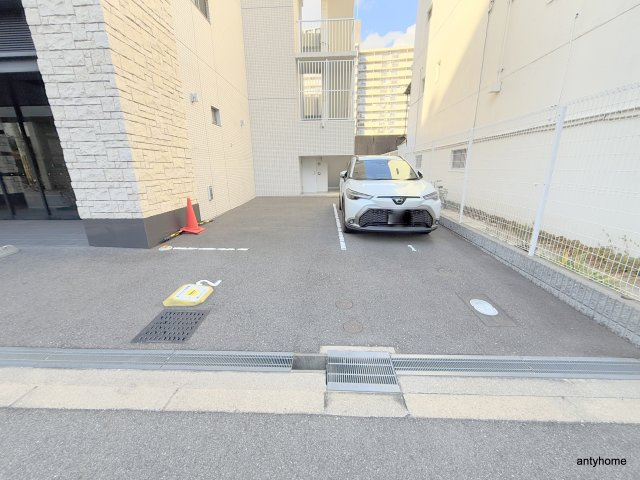 アドバンス難波西アクア　仲介手数料無料の駐車場