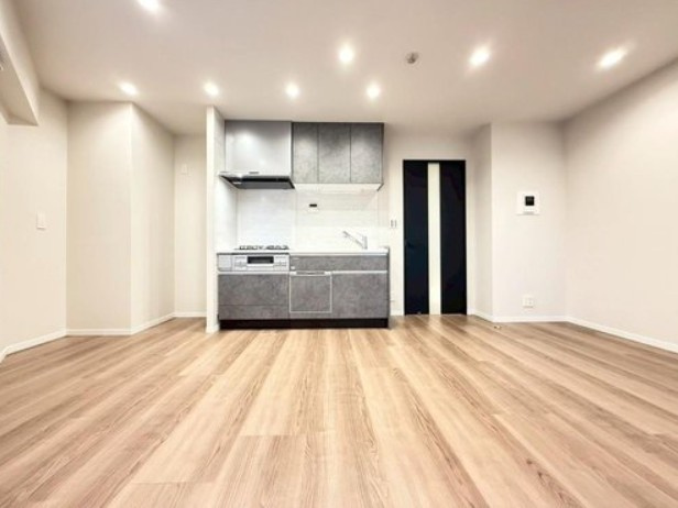 【居間・リビング】 | レガリアスパシエ目白 | 明るく開放的な空間が広がるLDK。室内には豊かな陽光が注ぎ込み、爽やかな住空間を演出。