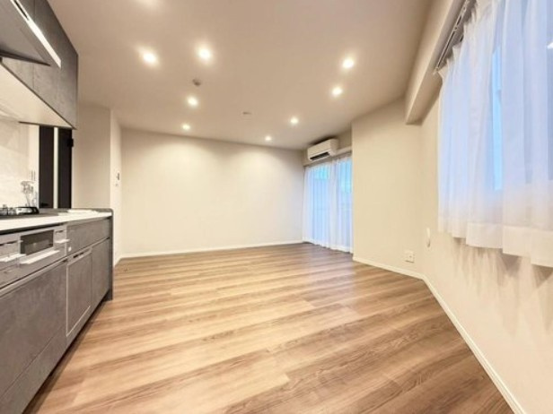 【居間・リビング】 | レガリアスパシエ目白 | 光と風があふれる開放的なリビングダイニングには自然と家族みんなが集まってきます。