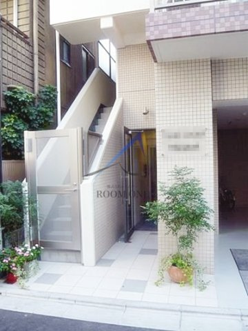 フェアリーコート日暮里のエントランス|エントランスです。