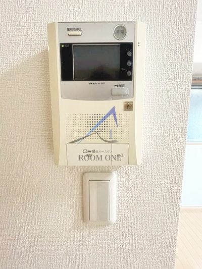 フェアリーコート日暮里のセキュリティ|モニター付きインターホンです。