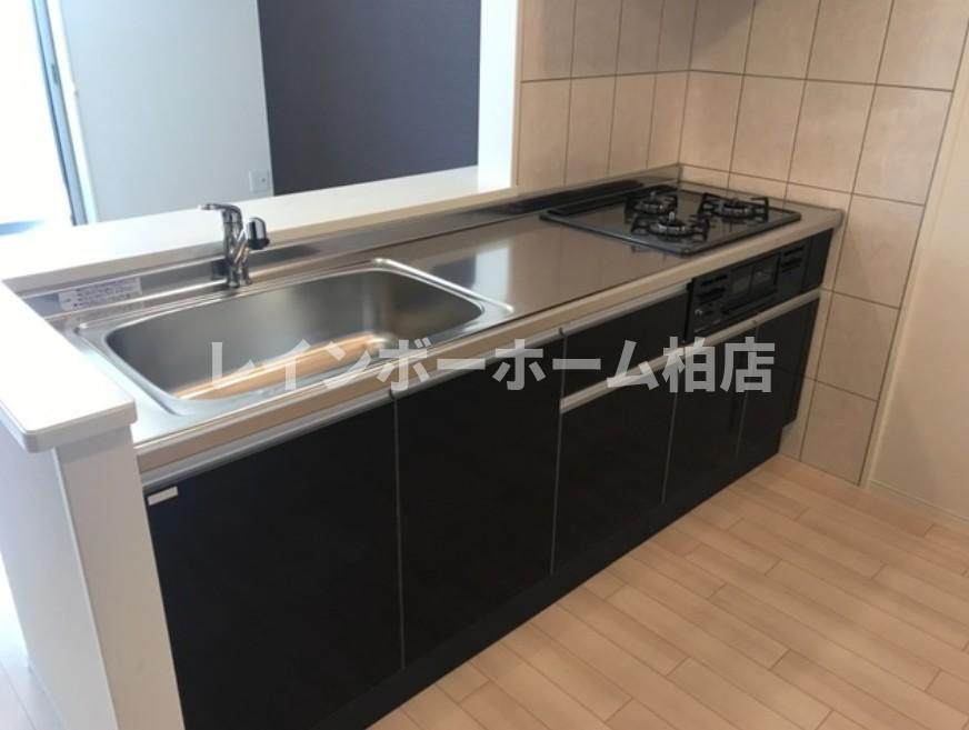 【仲介手数料：50％OFF】対象物件！のキッチン|コンパクトなキッチンで掃除もラクラク