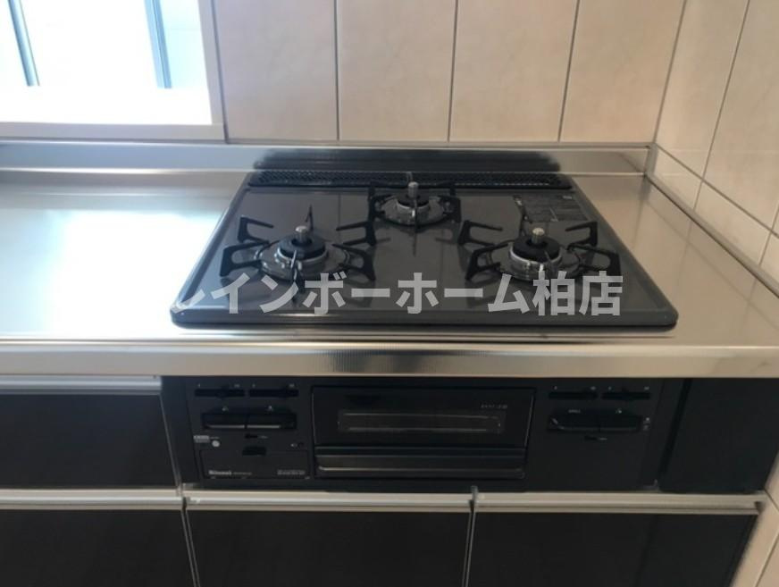【仲介手数料：50％OFF】対象物件！のキッチン|３口ガスコンロです