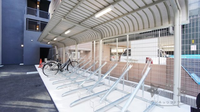 デュオフラッツ栄の駐車場