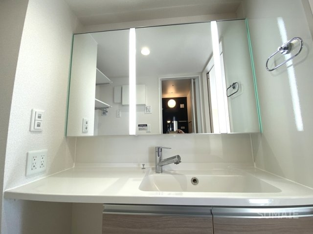 Bleu　Lapinの設備|3面鏡タイプ洗面化粧台！